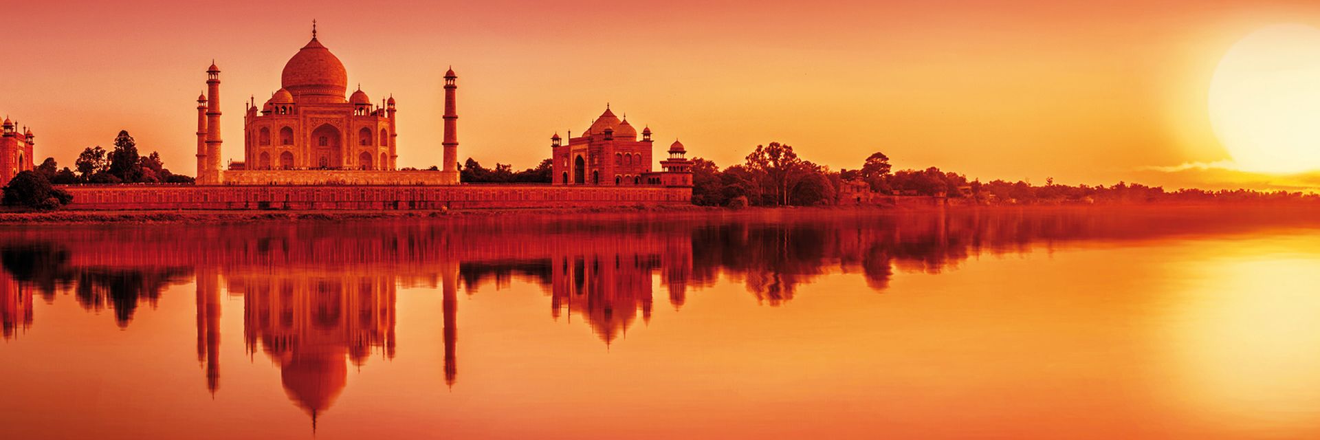 Panoramic view of Taj Mahal during sunset, Agra, Uttar Pradesh, India