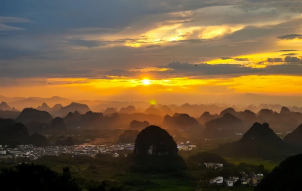 A Day Trip from Guangzhou to Guilin: A Must - Try for International Tourists