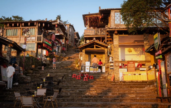 Les légendes vivantes du village de Yao Millennium : un voyage de coeur local à travers le temps