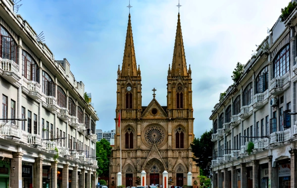 Sacred Heart Cathedral: A Century of Symphony from the Eastern Paris Notre-Dame to the Historical Witness of the City of Sheep