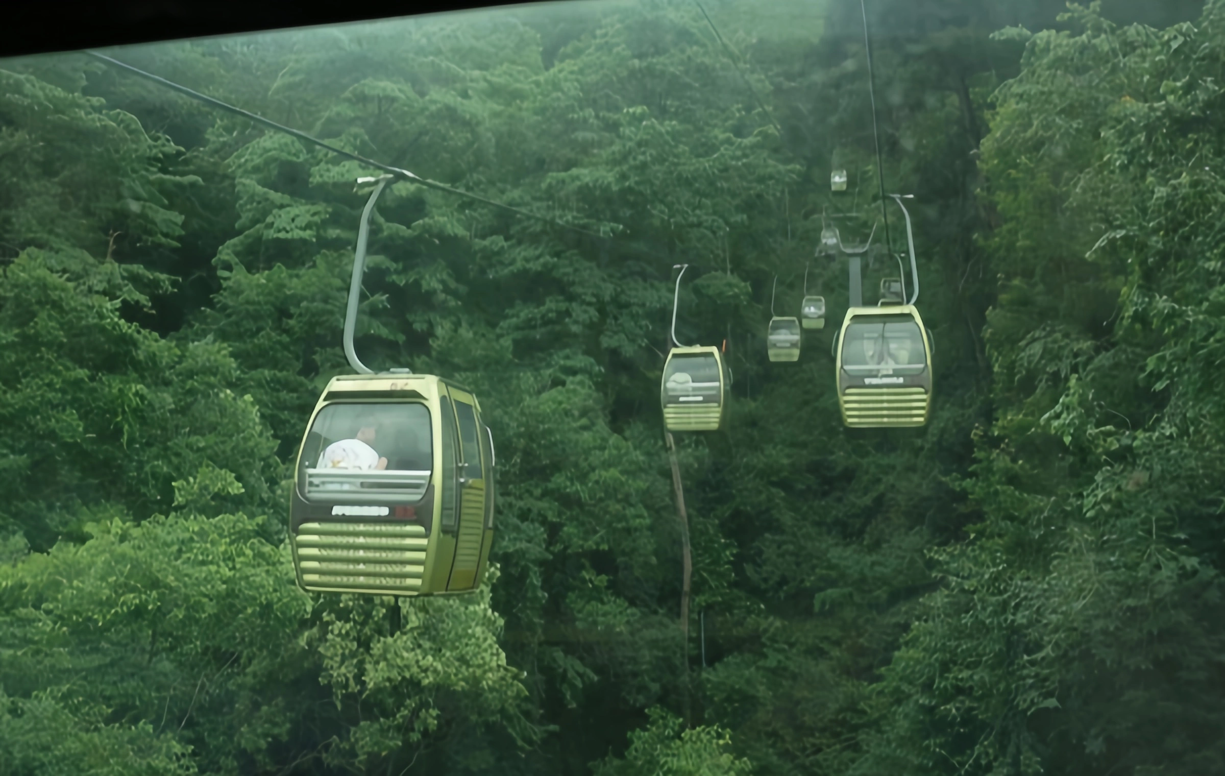 Qianlingshan Park: Poetic Dwelling in the Central Mountains and Wilderness of the City, and the Adventure of the 