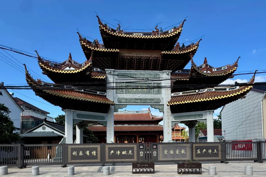 Wanfo Pavilion: A Journey to a Pure Land of Ten Thousand Buddhas on the Ancient City Wall-2