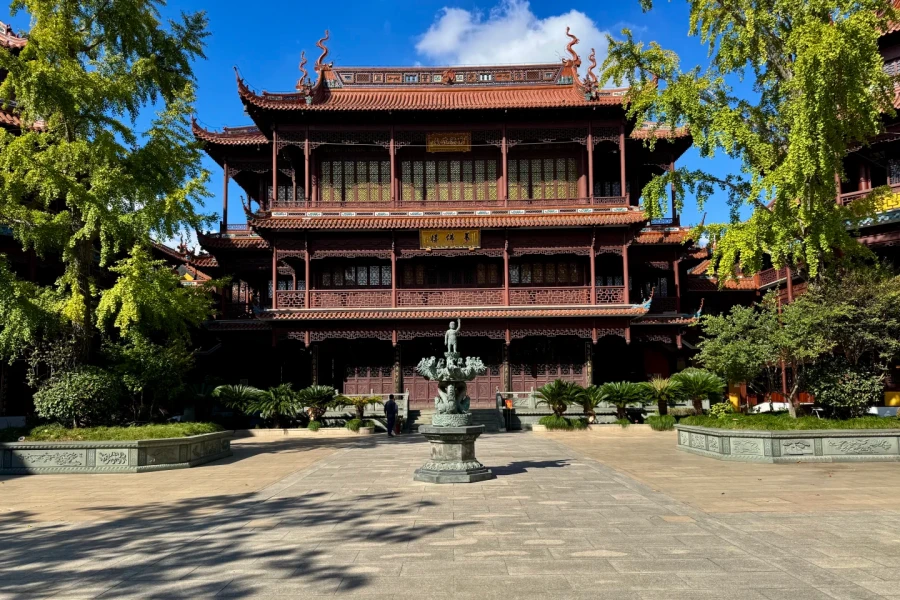 Wanfo Pavilion: A Journey to a Pure Land of Ten Thousand Buddhas on the Ancient City Wall-4