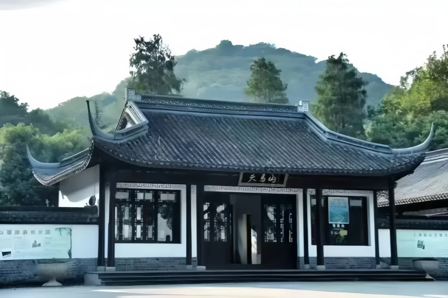 Tianma Mountain: Eine Hidden Wonderland Journey auf dem Land-basierten Gipfel von Shanghai