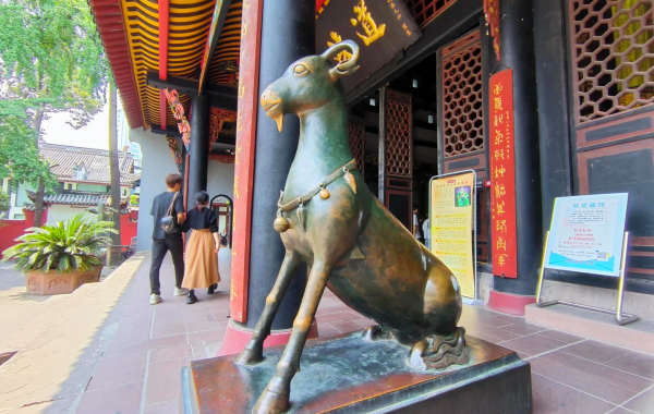 Qingyang Palace: A Taoist Temple in the bustling city, a journey of seeking truth through a thousand year old gate-3