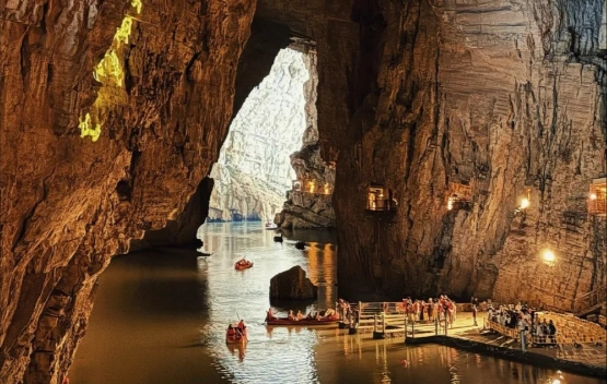 Zhijin Cave