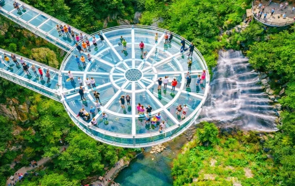 Путешествие в Гуанчжоу: ущелье Цинюань Гулонг и приключения на небесах