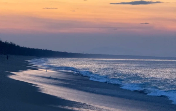 Yulinzhou: A Journey to Hainan’s West Coast—A Secret Lighthouse Sanctuary and Windmill Coast-3