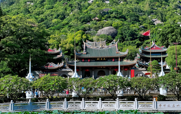 Nanputuo-Tempel:Ein Zen-ähnlicher Retreat liegt inmitten eines tausendjährigen buddhistischen Chantings