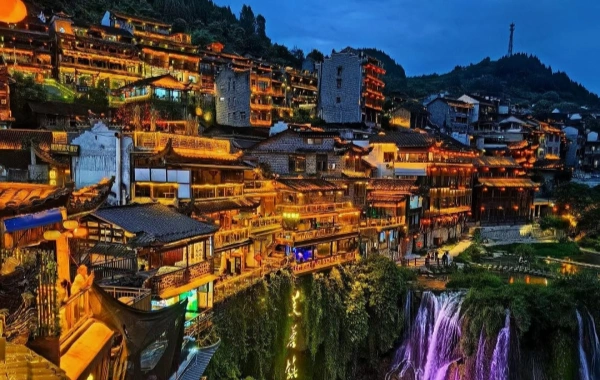 Furong Ancient Town:A Journey to the