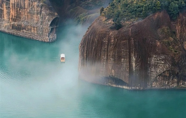 Baofeng Lake:A Journey to a