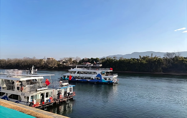 Li River Drei-Sterne-Kreuzfahrt: Eine zeitlose Reise durch Chinas berühmteste Karstwasserstraßen-3