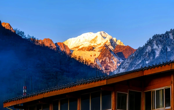 Hailuogou: A Fiery-and-Icy Wonderland Beneath the King of Sichuan’s Snow Peaks-2