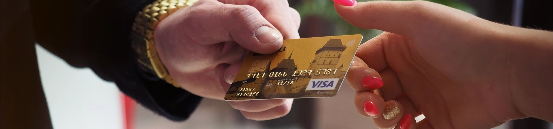 Can I Use Credit Cards or Cash in China? The 2026 Answer