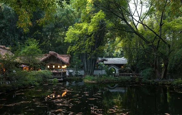 Chengdu: The Shu Embroidery Museum, Du Fu's Thatched Cottage, and Park Sightseeing