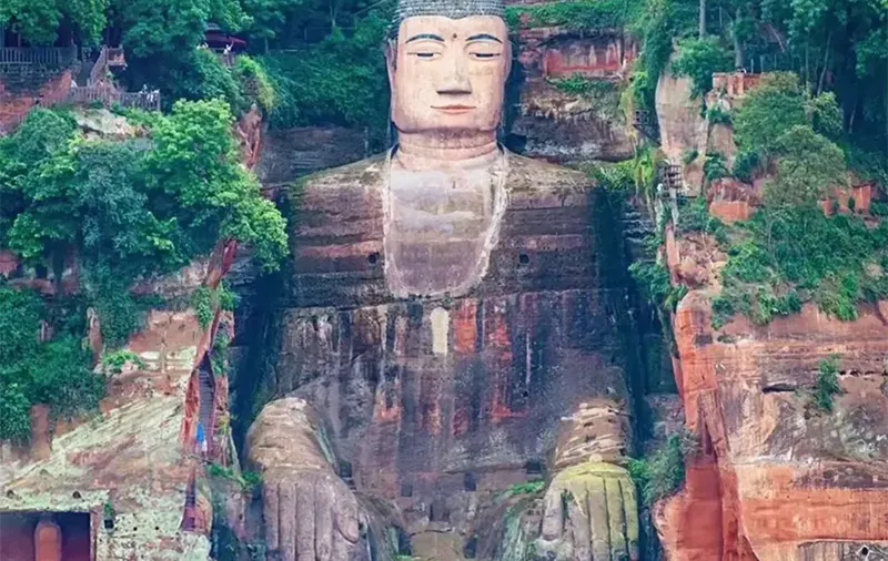Chengdu to Leshan One-Day Trip: The Giant Buddha and Suji Ancient Town
