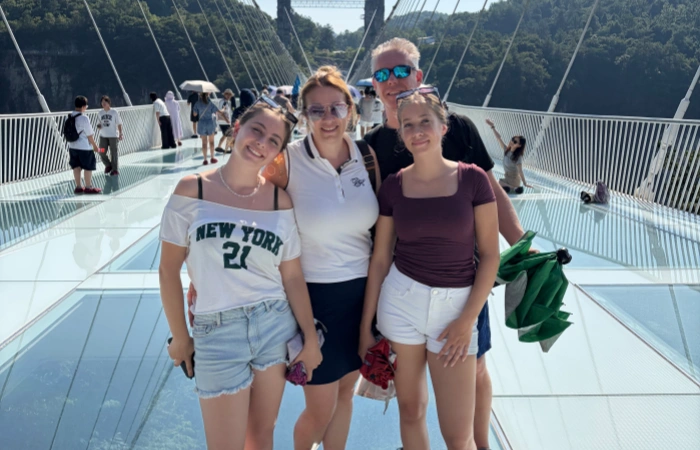 Intotravelchina custome0rs in zhangjiajie.webp