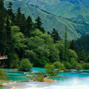 Jiuzhaigou Valley: A Unique Cultural and Ecological Experience for Foreign Visitors