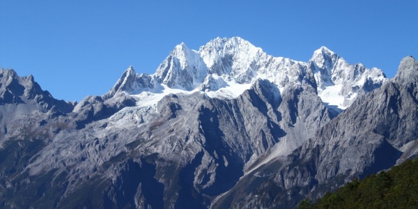 lijiang-the-jade-dragon-snow-mountain-yak-meadow-ec98d01c8dbc0ca698e53d80f04eeed2_副本_副本.jpg