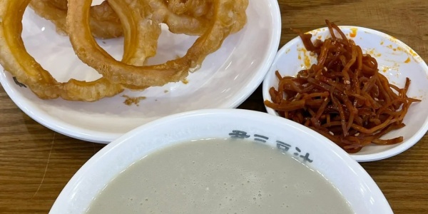 Douzhi'er with Jiaoquan，Peking food.jpg