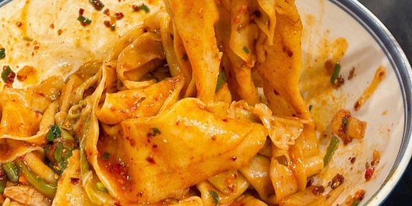 oil splashed noodles,must-try food in xi'an.jpg