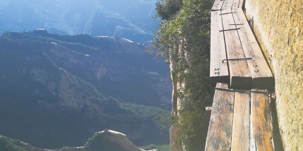 Mount Hua from <a class='seo-content-a'  target='_blank'  href = 'https://intotravelchina.com/html/web/xian/index.html'>Xian</a>,2.jpg