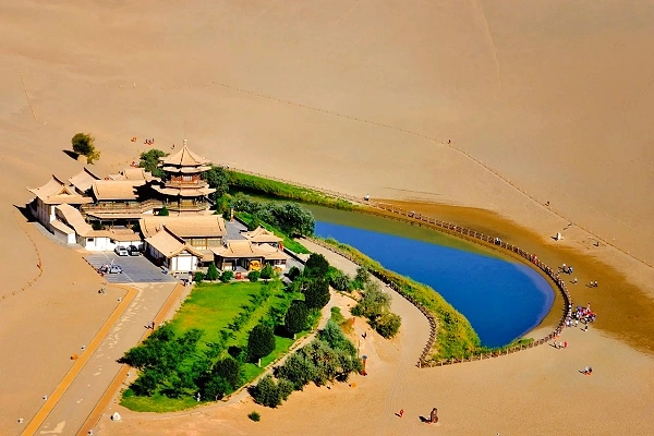 Frühling: Ein Wüstenwunder in Dunhuang, Gansu