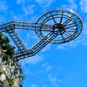 1-й день (Гуанчжоу, Цинюань, Инде) Оригинальное название: Gorge Thrills & Cave Wonders