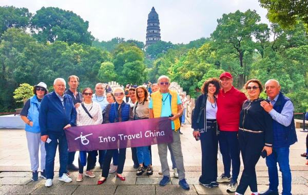 Intotravelchina customers in Huqiu Pagoda
