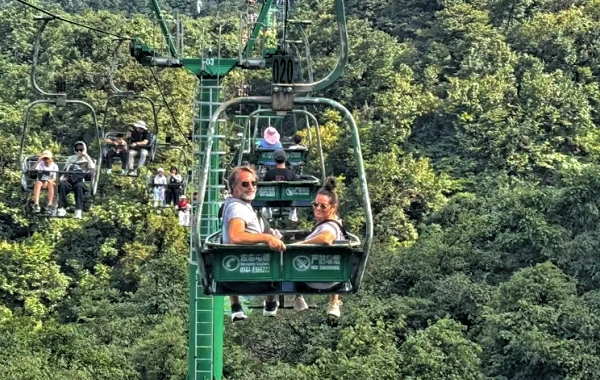 Intotravelchina customers in the Zhangjiajie
