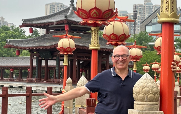 Intotravelchina customers at Qujiangchi Park
