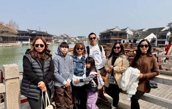 Intotravelchina customers at Zhujiajiao Ancient Town
