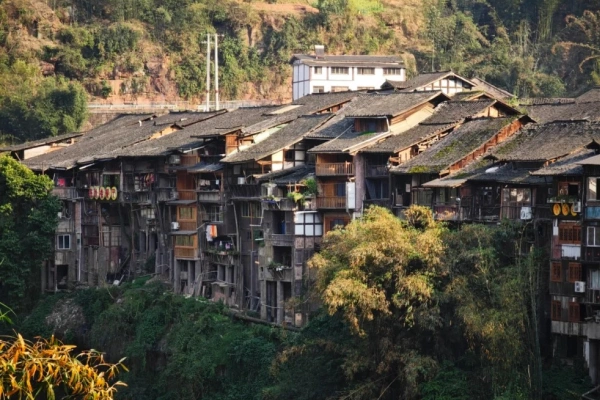 Bing'an Ancient Town: A Millennium-Old Military-Commercial Fortress Hanging Over the Chishui River and a Revolutionary Ferry Site