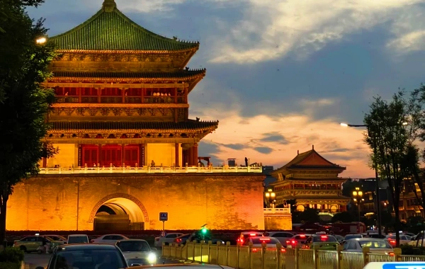 西安 钟楼鼓楼同框～_1_applezhaoye_来自小红书网页版_副本.webp