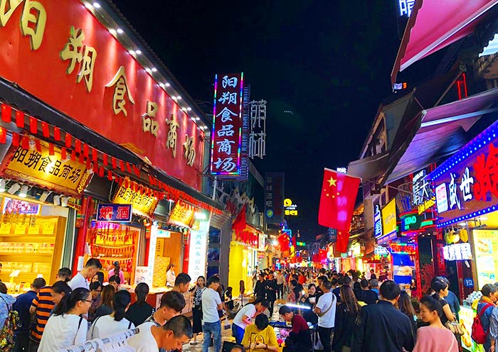 yangshuo-west-street-700-3.webp