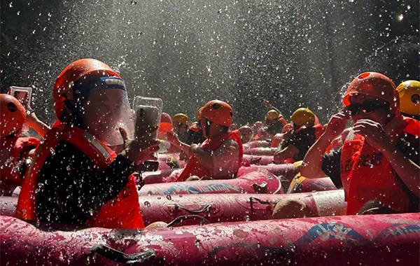 10:00 AM–Gulong Gorge Rafting(古龙峡漂流)