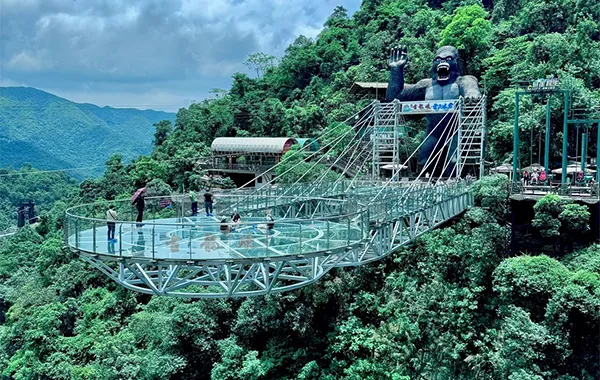 1:00 PM–Yuntian Glass Platform(云天玻霸)