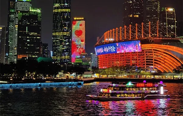 5:30 PM–Pearl River Night Cruise(珠江夜游)