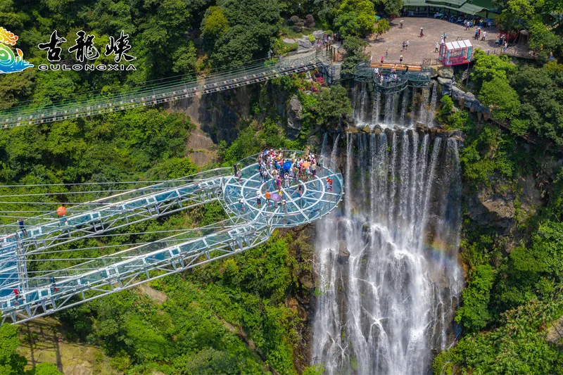 9:45 AM–Gu Long Xia Glass Grand Canyon(古龙峡玻璃大峡谷)