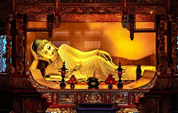 10:15 - 11:15: Jade Buddha Temple