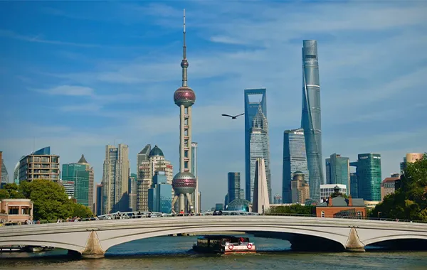 16:15 - 17:45: Lujiazui Skybridge & Oriental Pearl