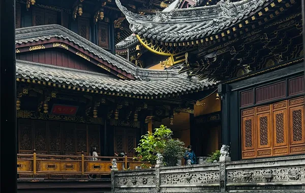 15:00 - 16:00: Luohan Temple