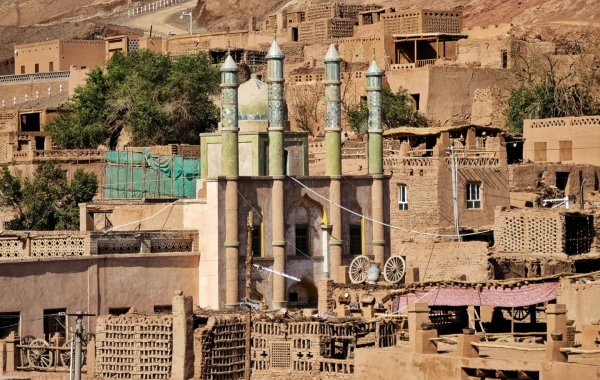 Day 2: Urumqi – Turpan (High-Speed Rail) – Flaming Mountains (Scenic Drive) – Tuyugou Grand Canyon – Bezeklik Thousand Buddha Caves