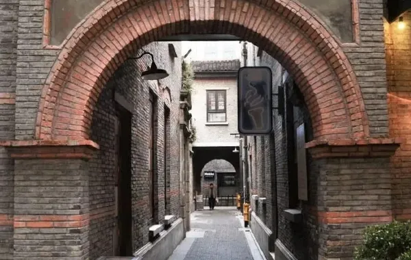 Wander the Shikumen Lanes of Tianzifang