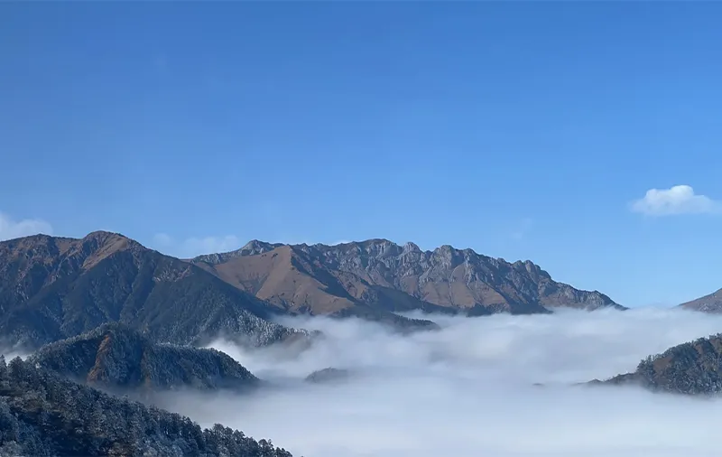 Watch the sea of clouds from Riyueping