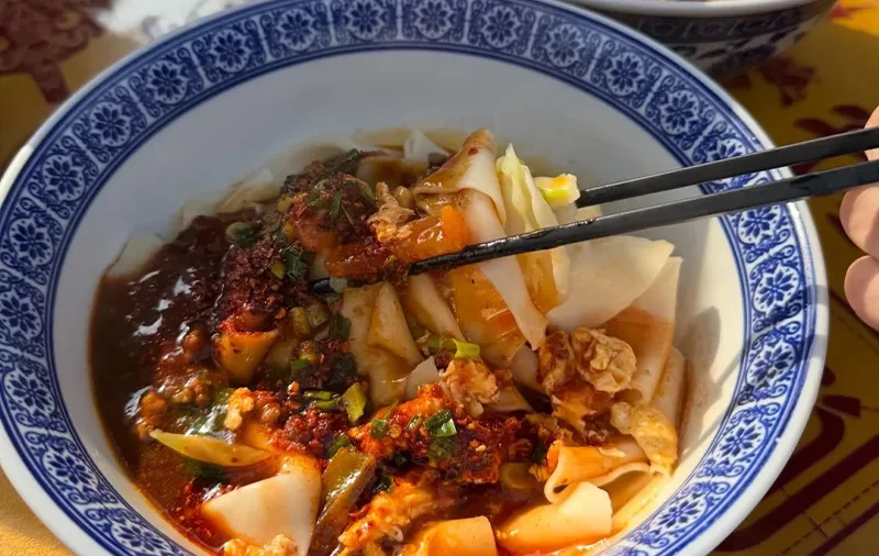 Yongxingfang makes Shaanxi food a walk, not a checklist